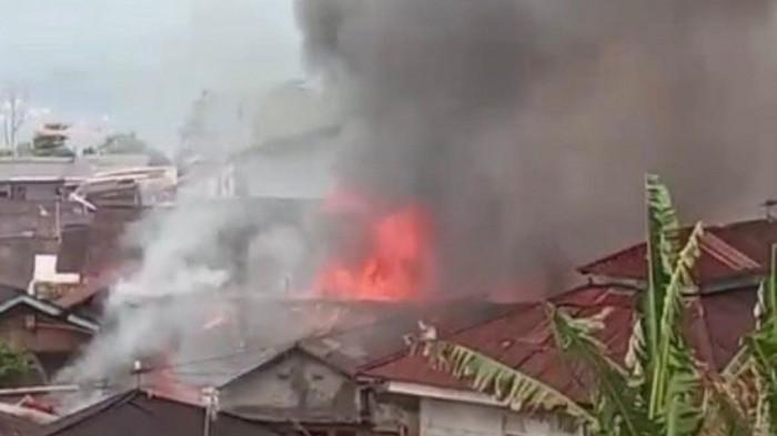 KEBAKARAN - Kondisi rumah yang terdampak kebakaran di Dusun Keseneng RT 03 RW 04, Desa Keseneng, Kecamatan Mojotengah, Kabupaten Wonosobo, Sabtu (17/1/2026). Tiga rumah terdampak dalam kejadian kebakaran tersebut. (Dok. BPBD Wonosobo)