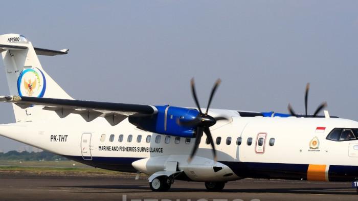 PESAWAT ATR 42-500- Penampakan Pesawat ATR 42-500 saat diparkir di salah satu bandara di Indonesia, Pesawat ATR 42-500 buatan tahun 2000 dengan nomor seri 611 tersebut melaksanakan penerbangan dari Yogyakarta Adi Sucipto (JOG) menuju Makassar Sultan Hasanuddin (UPG), dengan Pilot in Command Capt. Andy Dahananto.Pesawat ditumpangi 10 orang terdiri dari 7 kru dan 3 orang penumpang.Namun saat hendak melakukan pendaratan di Bandara Sultan Hasanuddin Makassar, pihak bandara tidak menerima sinyal dari pesawat tersebut.
