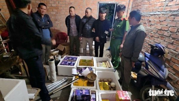 Tạm giữ hình sự thanh niên làm pháo vì 'đam mê', bán kiếm lời dịp Tết - Ảnh 1.