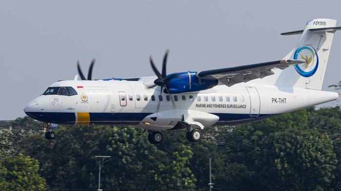 HILANG KONTAK - Pesawat ATR42-500 registrasi PK-THT Indonesia Air Transport. Pesawat ATR 42-500 milik Indonesia Air Transport (IAT) dilaporkan hilang kontak saat berada di wilayah pegunungan Leang-Leang, Kabupaten Maros, Sulawesi Selatan (Sulsel), pada Sabtu (17/1/2026). 