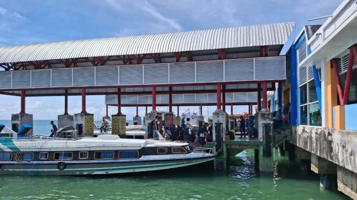 SIAP KE BUNYU – Tampak aktivitas keberangkatan speedboat ke rute tujuan dari Pelabuhan Tengkayu Satu Kota Tarakan, saat diabadikan TribunKaltara.com beberapa waktu lalu. Berikut ini lima jadwal speedboat yang akan melayani penumpang, rute Kota Tarakan ke Pulau Bunyu, pada Minggu (18/1/2026). TRIBUNKALTARA.COM/ANDI PAUSIAH