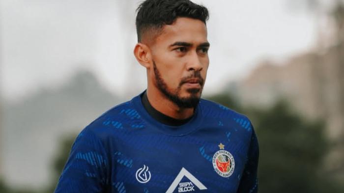 Kabar kepindahan Rendy ke Semen Padang akhirnya terkonfirmasi.   Ia terlihat mengenakan kostum resmi klub dalam sesi latihan perdana.  