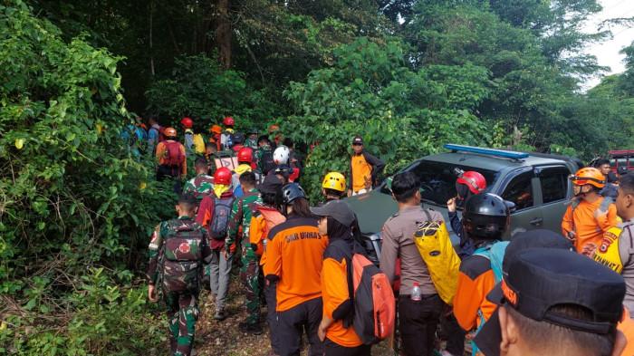 SAR GABUNGAN - Tim Sar Gabungan  mencari keberadaan penumpang pesawat ATR 42-500 yang diperkirakan jatuh di puncak Gunung Bulusaraung, Kabupaten Pangkep, Sulawesi Selatan Sabtu (17/1/2026) siang. Pesawat itu diperkirakan jatuh sekitar pukul 13.00 Wita.