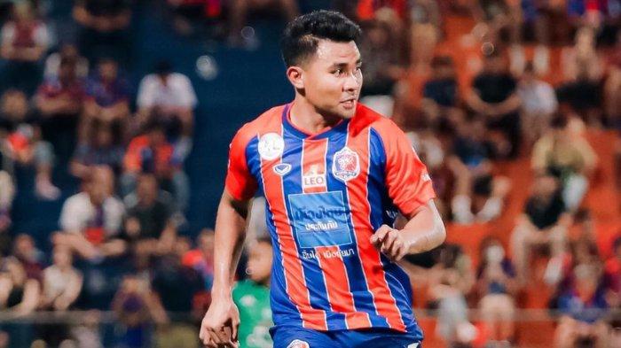 Pemain Timnas Indonesia Asnawi Mangkualam saat membela Port FC dalam musim kompetisi Liga Pro Thailand 2024/2025.