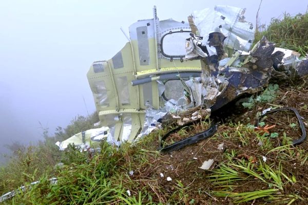 Indonesia tìm thấy xác máy bay mất tích nhưng chưa thấy người - Ảnh 1.