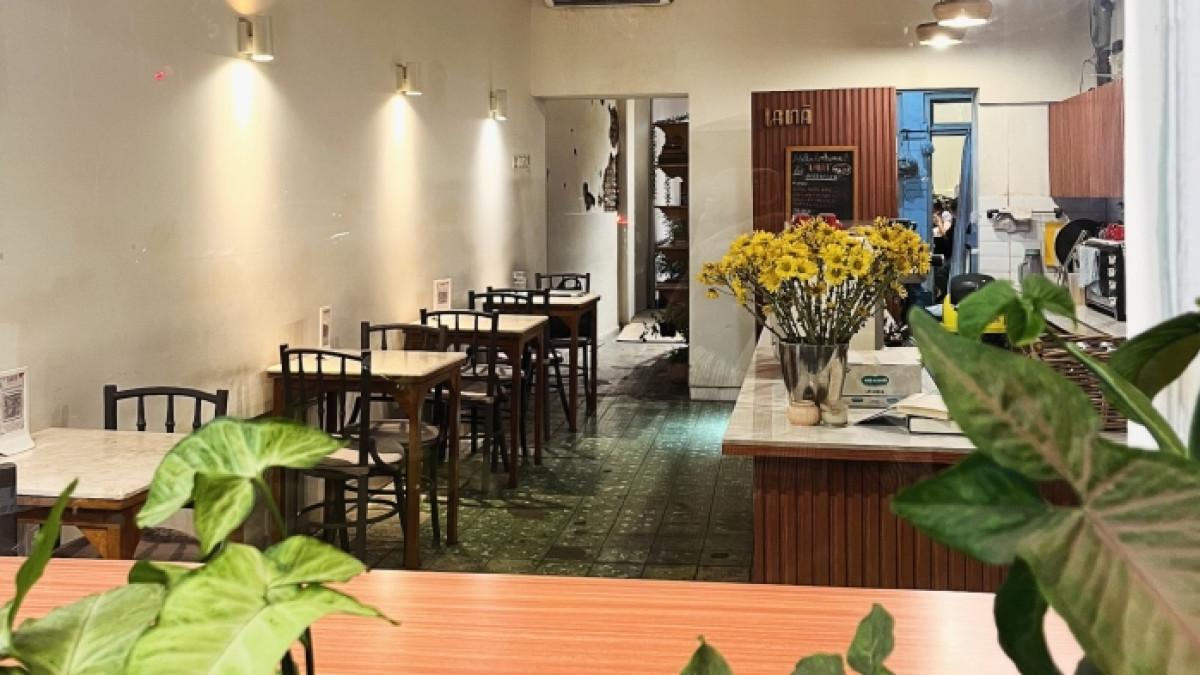 Lana Seduh dan Singgah, satu kafe di Solo yang cocok untuk foto OOTD dan nyaman buat nongkrong.