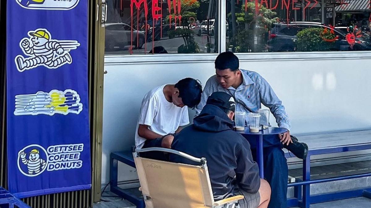 Gettsee Coffee, satu kafe di Solo yang cocok untuk foto OOTD dan nyaman buat nongkrong.