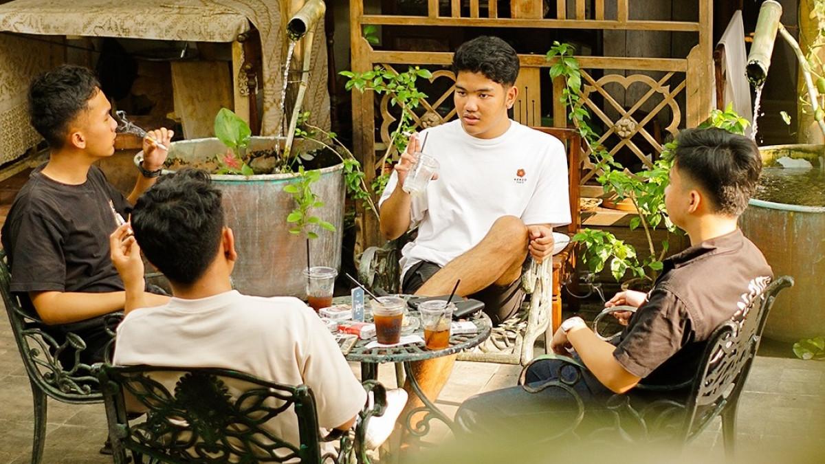 Kooken Cafe & Resto, satu kafe di Solo yang cocok untuk foto OOTD dan nyaman buat nongkrong.