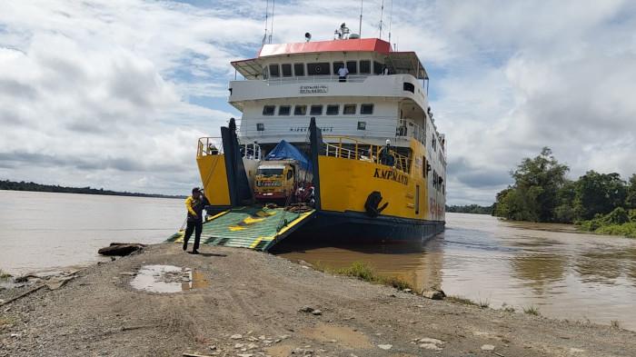 JADWAL KAPAL FERI - Tampak kapal feri KMP Manta saat berada di Pelabuhan Sebawang, Tana Tidung, ketika diabadikan TribunKaltara.com, beberapa waktu lalu. Simak jadwal dan harga tiket kapal feri KMP Manta rute Tana Tidung ke Tarakan hari ini, Senin (19/1/2026). (TribunKaltara.com/Rismayanti)