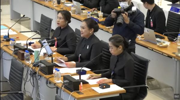 จนท.ประกาศรางวะลจากสำนักงานสลากกินแบ่งรัฐบาล