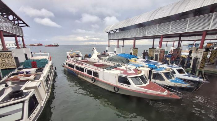 JADWAL SPEEDBOAT - Tampak aktivitas penumpang di Pelabuhan Tengkayu Satu Kota Tarakan, Kaltara, saat diabadikan TribunKaltara.com belum lama ini. Cek lima jadwal speedboat reguler yang berangkat siang ini rute Kota Tarakan menuju Kabupaten Nunukan, Provinsi Kalimantan Utara  ( Kaltara ), pada Senin (19/1/2026). TRIBUNKALTARA.COM/ANDI PAUSIAH