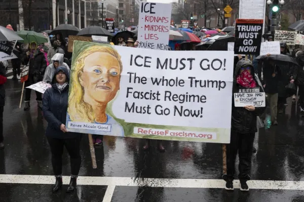 Ảnh tuyển người biểu tình chống Tổng thống Trump lan truyền rầm rộ, sự thật là gì?  - Ảnh 1.