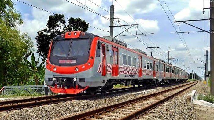 Kereta Rel Listrik (KRL) produksi PT INKA (Persero) untuk jalur Yogyakarta – Solo.