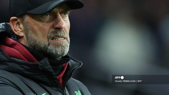 Reaksi manajer Liverpool asal Jerman Jurgen Klopp saat dia melihat sisi area teknis selama pertandingan sepak bola Grup E Liga Eropa UEFA antara Toulouse FC (TFC) dan Liverpool di Stadium de Toulouse, di Toulouse, barat daya Prancis pada 9 November 2023. Charly TRIBALLEAU / AFP