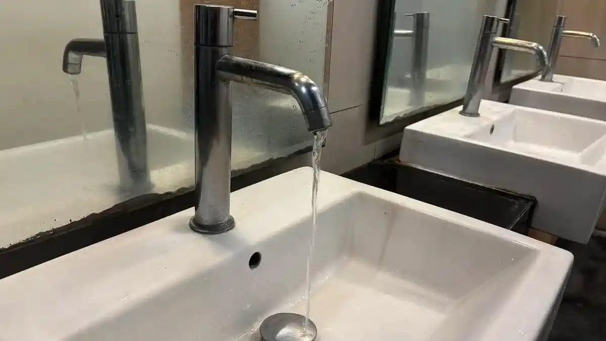 KUNCI JAWABAN BAHASA INGGRIS - Ilustrasi air keran yang diambil pada Kamis (1/1/2026). Berikut ini kunci jawaban Bahasa Inggris kelas 11 SMA/MA halaman 147 activity 3 Kurikulum Merdeka edisi revisi. 