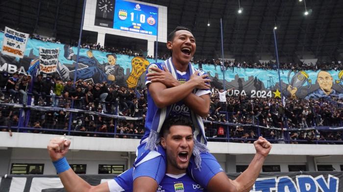 SELEBRASI - Selebrasi pemain Persib  Bandung saat laga melawan Persija Jakarta di Stadion GBLA, Bandung, Minggu (11/1/2026).
