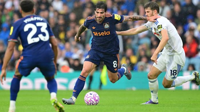 LEEDS VS NEWCASTLE - Pemain Newcastle United, Sandro Tonali menggiring bola saat melawan Leeds United dalam lanjutan matchday ketiga Liga Inggris 2025/2026, Sabtu (30/8) malam WIB. Laga berakhir 0-0. (Foto diunduh dari website resmi Newcastle)