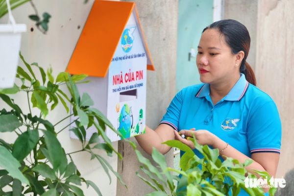 Đổi pin đã sử dụng lấy cây xanh, lan tỏa lối sống xanh ở Tân Vĩnh Lộc - Ảnh 5.