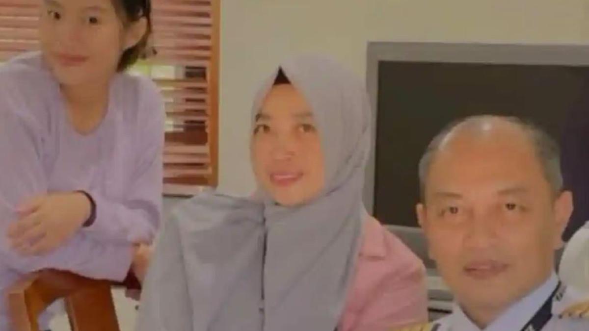 PESAWAT JATUH - Foto terakhir Capt Andy Dahananto (kanan) bersama istri (tengah) dan anak tirinya Zalsabilla Zahra Nadya Maharani (kiri), sebelum insiden pesawat ATR 42-500 yang hilang kontak saat perjalanan dari Yogyakarta menuju Makassar, Sabtu (17/1/2026).