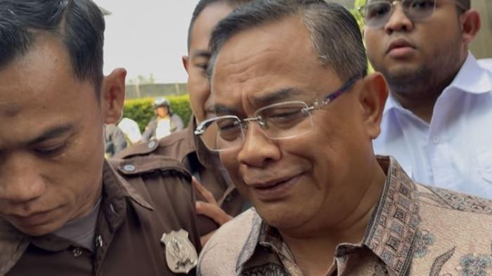 DIPERIKSA : Bupati Pati Sudewo bungkam usai diperiksa Komisi Pemberantasan Korupsi (KPK) pada Senin (22/9/2025).