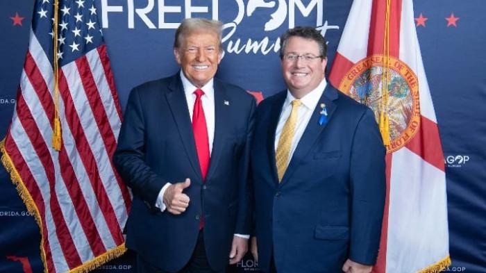 RUU ANEKSASI GREENLAND - Anggota Kongres dari Partai Republik Randy Fine mengajukan RUU Aneksasi Greenland untuk menjadi undang-undang Amerika Serikat. RUU ini akan memberi wewenang kepada Presiden Trump untuk mengambil “langkah-langkah apa pun yang diperlukan untuk mencaplok atau memperoleh Greenland.”