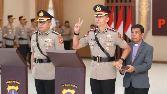 SIAP PERKUAT SINERGI - Kapolresta Balikpapan yang baru, Kombes Pol Jerrold Hendra Yosef Kumontoy, menyatakan kesiapan penuh untuk menjalankan tugas dan tanggung jawabnya usai resmi mengikuti serah terima jabatan (sertijab) Kapolresta Balikpapan,  Rabu (7/1/2026). (TRIBUNKALTIM.CO/DWI ARDIANTO)