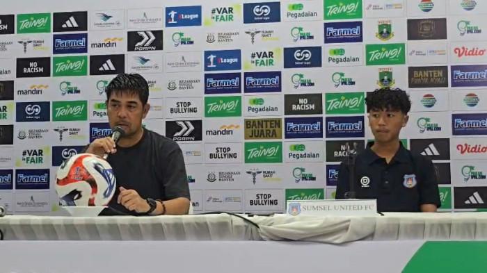 PENJELASAN NIL MAIZAR - Pelatih kepala Nil Maizar menjelaskan Sumsel United gagal mempertahankan tren positif setelah kembali takluk dari Adhyaksa FC Banten dengan skor 2-1 pada laga pekan ke-16 Pegadaian Championship 2025/26, Sabtu (17/1/2026).
