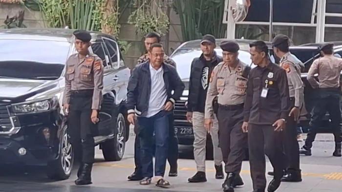 SUDEWO TIBA DI KPK - Bupati Pati, Sudewo digelandang ke Gedung Komisi Pemberantasan Korupsi (KPK), Jalan Kuningan Persada, Nomor Kavling 4, Setiabudi, Jakarta Selatan, Selasa siang (20/1/2026)/ Danang Triatmojo 