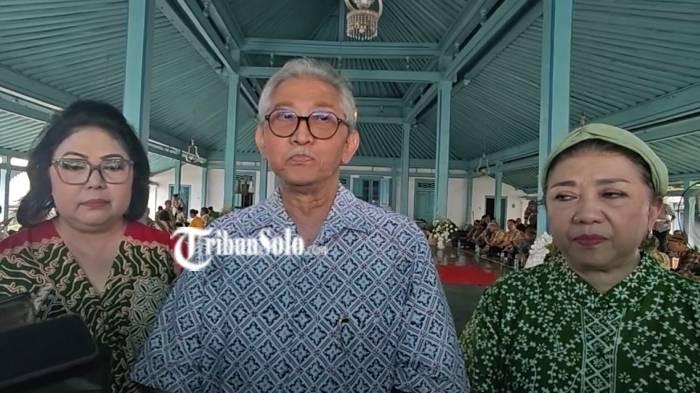 TANGGAPI ANCAMAN GUGATAN. Maha Menteri KG Panembahan Agung Tedjowulan saat ditemui di Semorokoto Keraton Solo, Selasa (20/1/2026). Dia menyebut gugatan dari kubu PB XIV Purboyo tak berpengaruh.