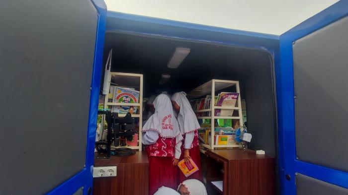 Para murid SDN Kayu Bawang 1 Kabupaten Banjar antusias 4