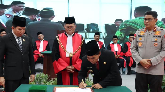 TEKANKAN INTEGRITAS - Pelaksanaan penandatangan Zona Integritas oleh Gubernur Kaltara Zainal A Paliwang bersama Ketua Pengadilan Tinggi (PT) Kaltara, Senin (20/1/2026)