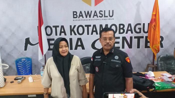 BAWASLU KOTAMOBAGU - Ketua Bawaslu Kotamobagu, Yunita Mokodompit, menanggapi penggeledahan yang dilakukan Kejaksaan Negeri (Kejari) Kotamobagu di kantornya, Selasa (20/1/2026), terkait penyidikan dugaan penyimpangan dana hibah Pilkada 2024 senilai Rp7,6 miliar.