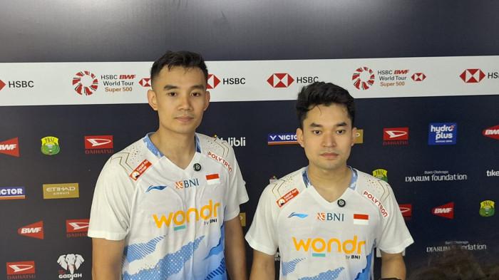 MENANG DI LAGA PERTAMA - Pebulutangkis ganda putra Indonesia, Leo Rolly Carnando/Bagas Maulana saat diwawancarai usai mengalahkan wakil Chinese Taipei, Zhi-We He/Huang Jui-Hsuan, dengan skor 21-16, 21-16 di Istora Senayan, Jakarta, Selasa (20/1/2026).