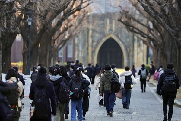 ChatGPT đạt điểm tuyệt đối 9/15 môn trong kỳ thi đầu vào đại học Nhật Bản - Ảnh 1.