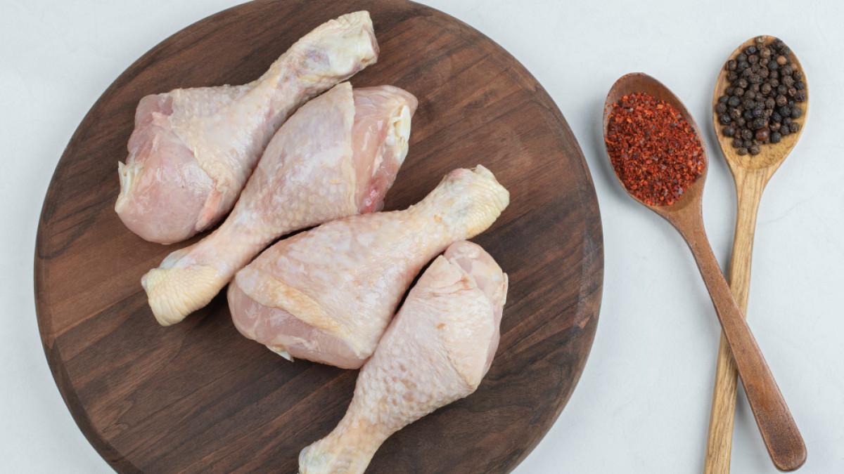Ilustrasi daging ayam, berikut ini fakta kesehatan mengenai daging ayam yang bagus untuk mendukung tumbuh kembang anak