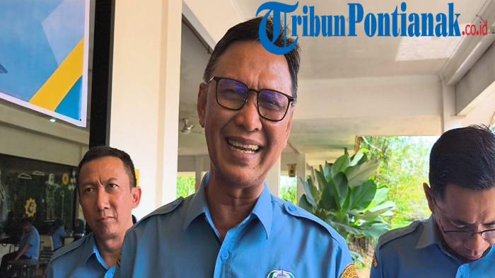 SUHU PANAS - Cuaca panas yang melanda Kota Pontianak dalam sepekan terakhir dikhawatirkan berdampak pada meningkatnya intrusi air laut ke Sungai Kapuas yang berpotensi menyebabkan air baku PDAM menjadi asin, Selasa 20 Januari 2026, di Para space Coffee & Eatery, Jl Tanjung Sari. Direktur Utama PDAM Pontianak, Abdullah, mengungkapkan bahwa suhu panas ekstrem yang terjadi belakangan ini berpengaruh terhadap kondisi sumber air baku.