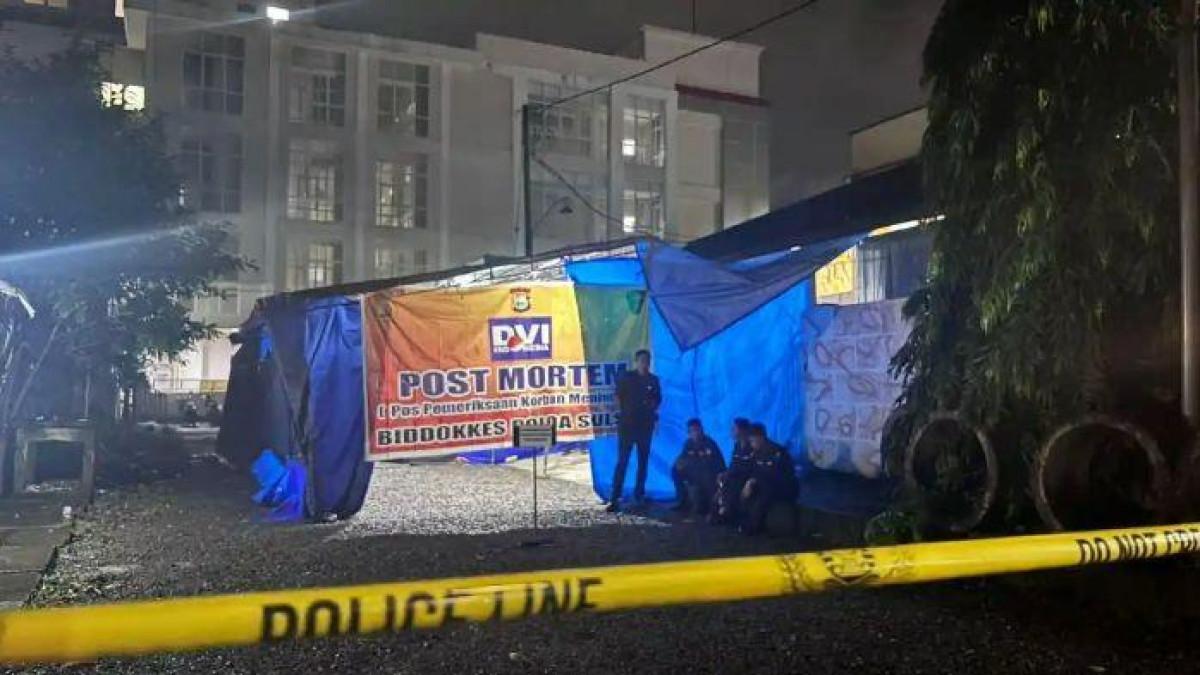 POSKO POST MORTEM- Garis polisi dipasang di sekitar area post mortem untuk membatasi akses. Puluhan personel kepolisian dan TNI memastikan hanya petugas berkepentingan yang bisa masuk, Selasa (20/1/2026)