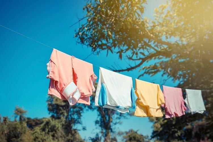 Jemuran datar dapat menjaga agar kain payet tidak mengalami peregangan.