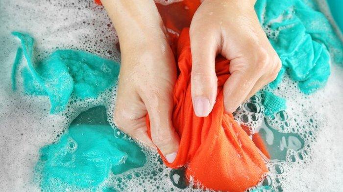 Keringkan cucian payet menggunakan handuk dengan teknik menekan. Harga mulai Rp 20ribuan.