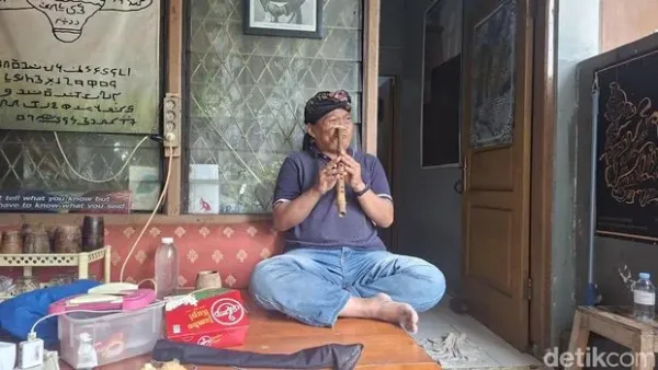 Romo Prabu, pemerhati budaya dan kearifan lokal Depok Romo Prabu, pemerhati budaya dan kearifan lokal Depok