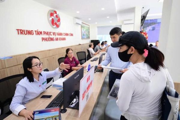 Bộ Nội vụ phản hồi đề xuất chính sách ưu tiên nhận người hoạt động không chuyên trách làm viên chức - Ảnh 1.