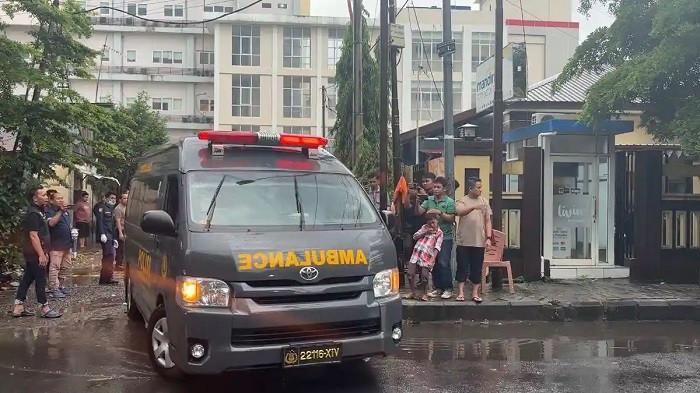 Mobil jenazah Biddokkes Polda Sulsel berpelat 22116-XIV