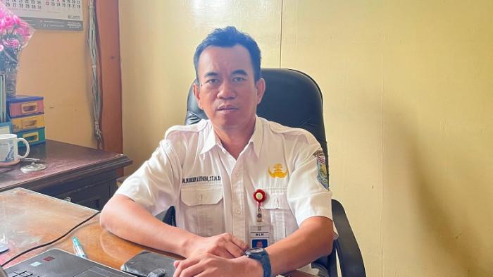 PENANGANAN SAMPAH — Kepala Bidang Pengelolaan Sampah Limbah B3 dan Peningkatan Kapasitas Lingkungan Hidup DLH PKP Purbalingga, Nurdin Luthofa, dijumpai di kantornya, Rabu (21/1/2026). Nurdin mengatakan, pengelolaan sampah yang over kapasitas di Pasar Kutasari akan dilakukan dengan penambahan litase angkut.