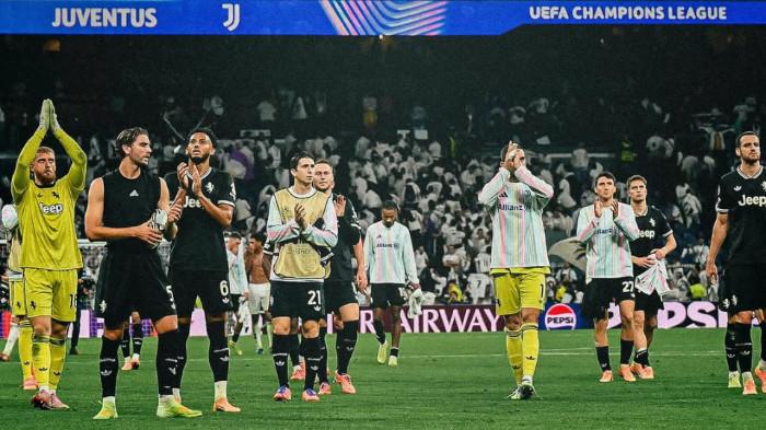 JUVE TERTUNDUK - Para pemain Juventus setelah mengalami kekalahan dari Real Madrid skor 1-0 dalam matchday ke-3 Phase League Liga Champions 2025/2026 di Stadion Santiago Bernabue pada Kamis (23/10/2025). (Instagram Juventus - 23/10/2025)