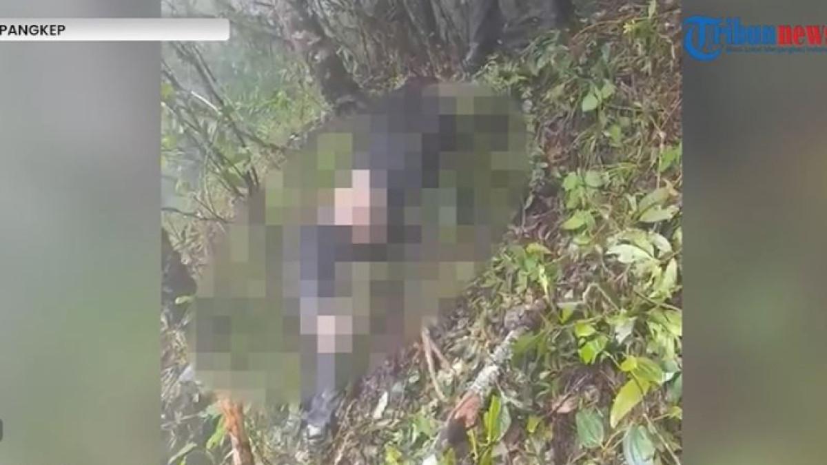 KONDISI JENAZAH KEDUA - Tim SAR gabungan berhasil menemukan jenazah dalam insiden jatuhnya pesawat ATR 42-500 di Gunung Bulusaraung, Kabupaten Pangkep, Sulawesi Selatan. 