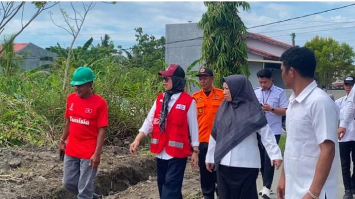 Wakil Bupati Kabupaten Pasangkayu, Herny Agus, meninjau langsung normalisasi kanal