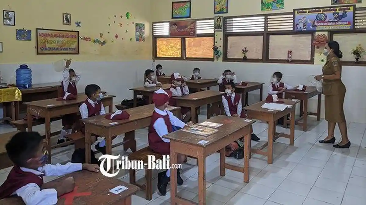 KUNCI JAWABAN INFORMATIKA - Pembelajaran tatap muka hari pertama di SD N 1 Semarapura Kangin, Klungkung, Bali, Senin 27 September 2021. Simak kunci jawaban Informatika Kelas 6 Halaman 114 