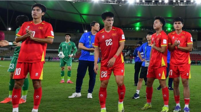 VIETNAM U23 - Ekspresi para penggaawa Timnas Vietnam setelah mengalami kekalahan telak 0-3 dari China pada pertandingan semifinal Piala Asia U23 2026 di Jeddah, Arab Saudi, Selasa (20/1/2026) malam WIB.