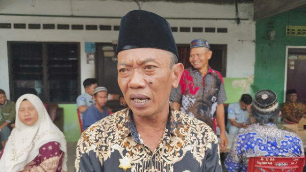 Kepala Desa Mekar Sari, Juliadi saat ditemui di rumah duka di Deli Tua, Deli Serdang yang merupakan korban tertabrak kereta api di Tebing Tinggi, Kamis (22/1/2026). Foto: Amar Marpaung/kumparan
