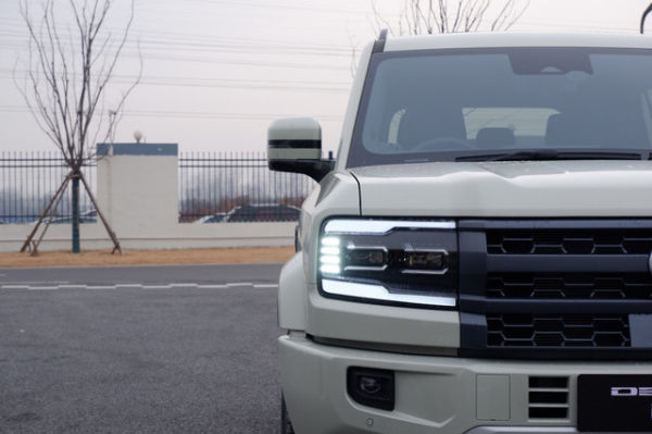 Mobil PHEV baru Denza B5 yang akan masuk Indonesia. Foto: Aditya Pratama Niagara/kumparan